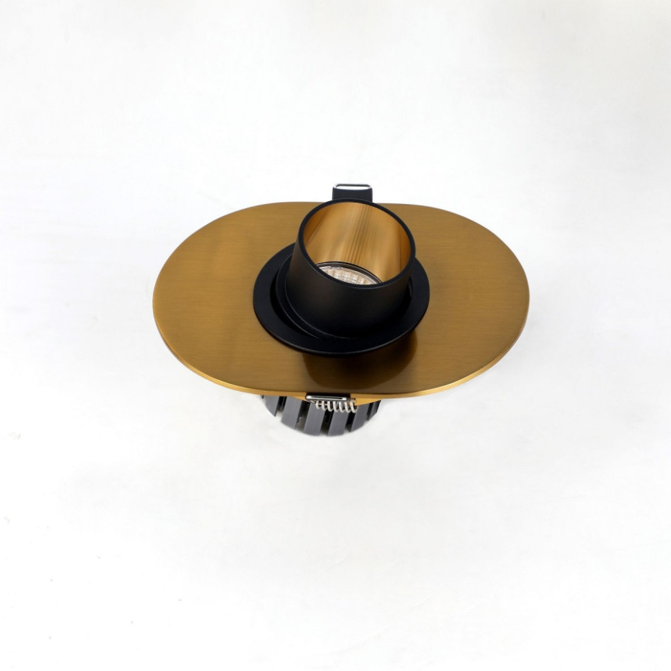 Врезной светильник Favourite Retro 2790-1C, цвет латунь с черным - фото 1